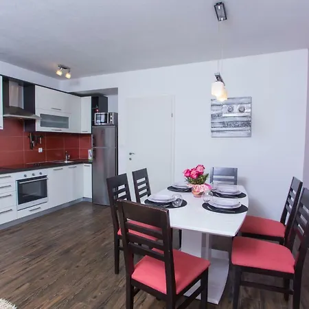 Skytub Apartman