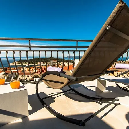 Skytub Apartment Makarska