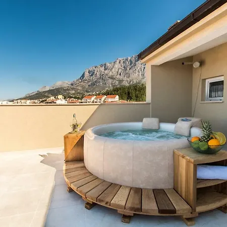 Skytub Apartman *