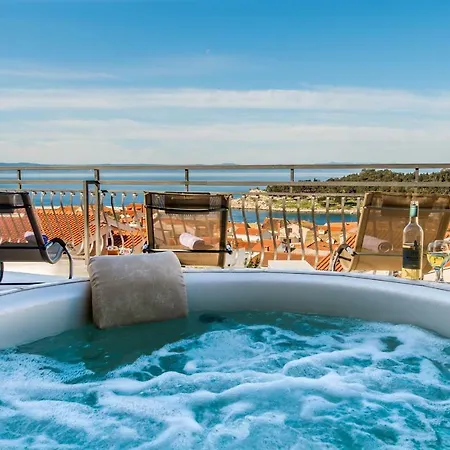 Skytub Apartment