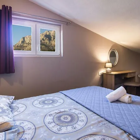 Skytub Apartman *